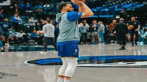 阿諾德连任2026年世界杯澳大利亚队主帅，延续辉煌过往